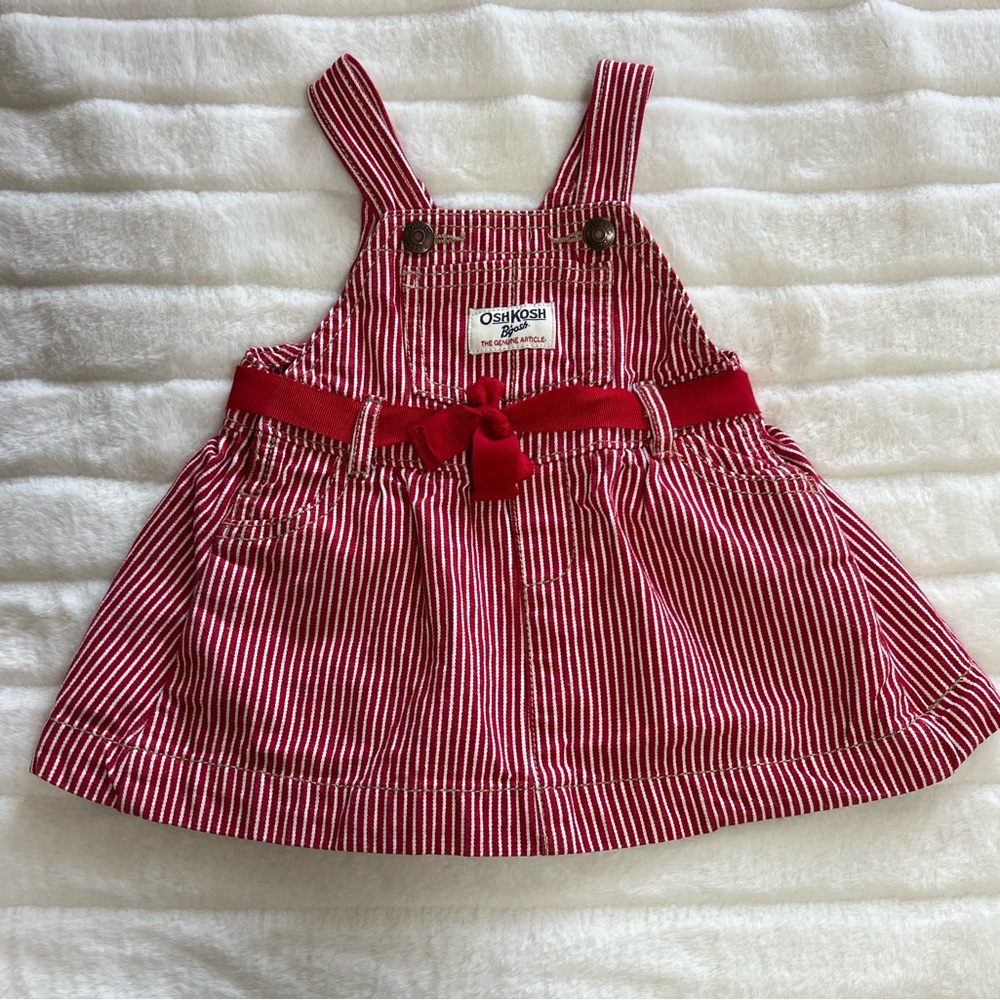 Oshkosh Size 9 Month Overall Dress
Striped‎ Red White Pockets Snap Button
Straps